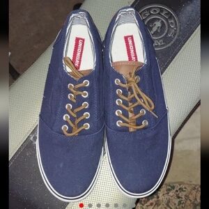 Navy with taupe flat lace up shoe